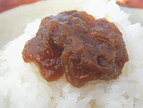 黒豚みそのコクのある甘みは、ご飯との相性抜群です